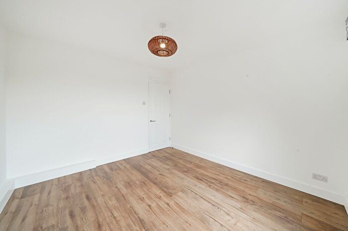 3 Bedroom Flat To Rent In Hardwicke Street, Barking, IG11