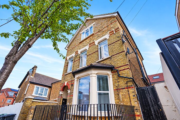 Flat For Sale In Flat, Borough Hill, Croydon, CR0