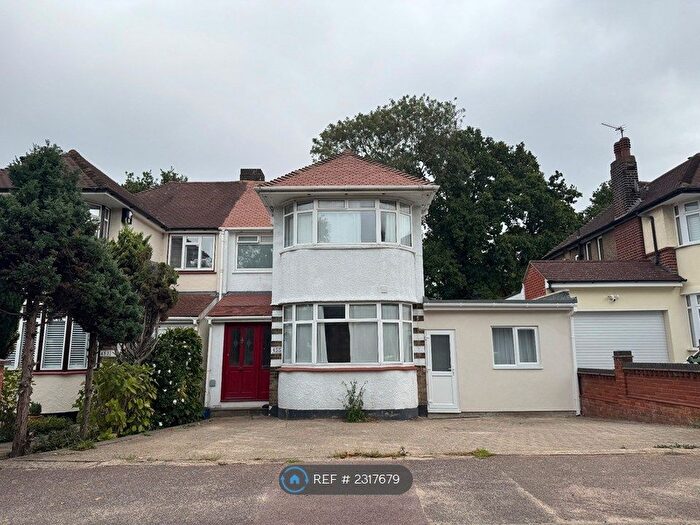 5 Bedroom Semi-Detached House To Rent In Sidcup Road, London, SE9