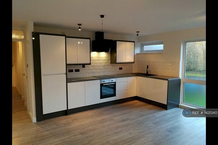 1 Bedroom Flat To Rent In Tatton Court, Manchester, M14