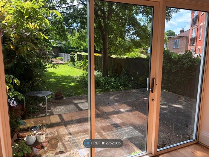 2 Bedroom Flat To Rent In Ground Floor, London, N3