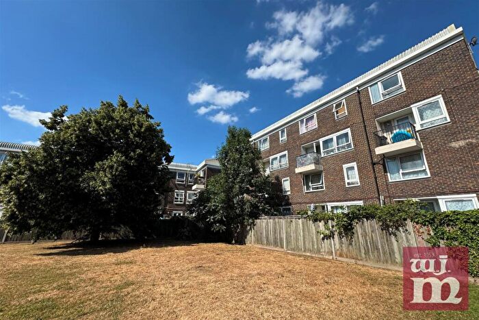 3 Bedroom Flat To Rent In Teviot Street, Poplar, E14