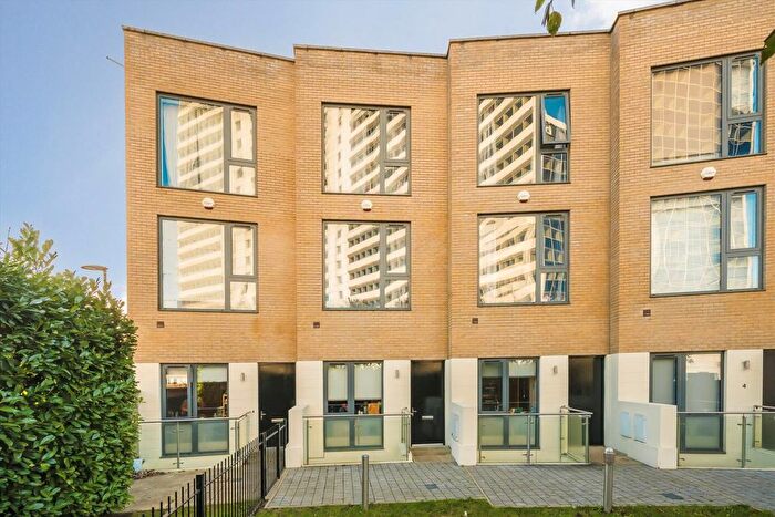 5 Bedroom Property To Rent In Gunnersbury Mews, Chiswick, W4