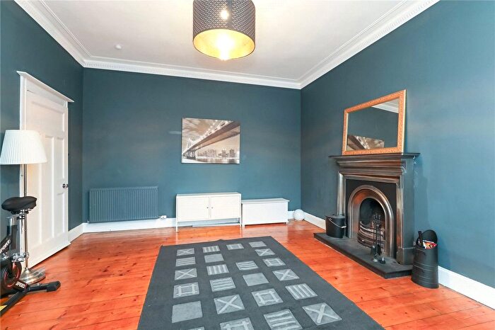 3 Bedroom Terraced House For Sale In Danes Drive, Scotstoun, Glasgow, G14
