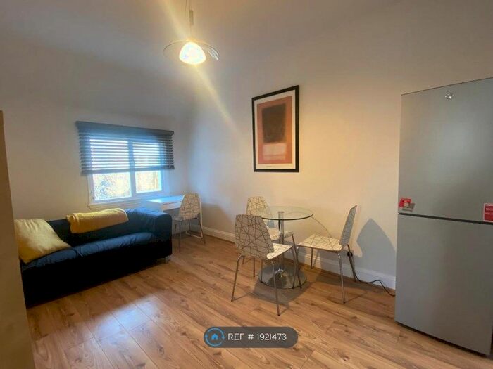 2 Bedroom Flat To Rent In Corfton Road, London, W5