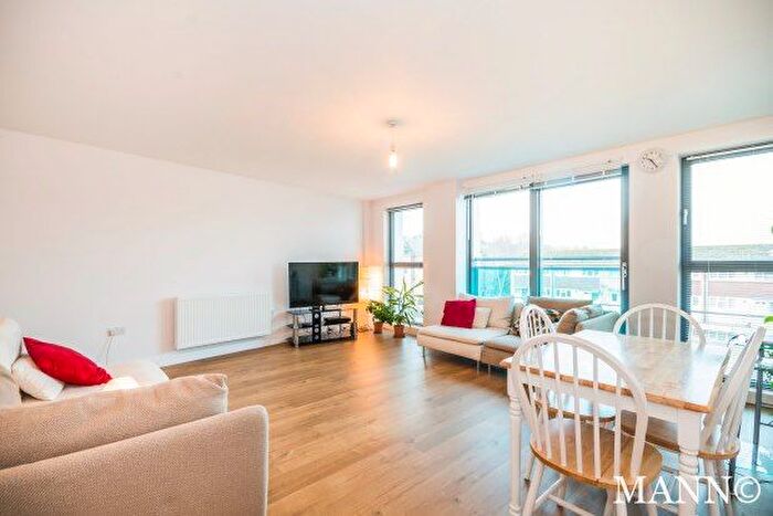2 Bedroom Flat To Rent In High Street, Redhill, RH1