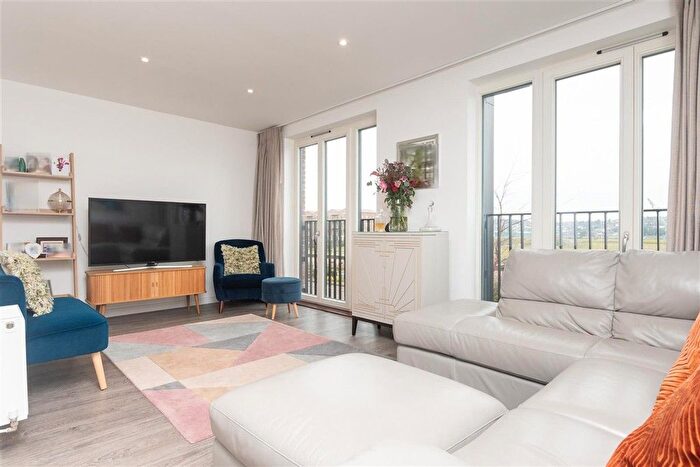 4 Bedroom Town House For Sale In Common Creek Wharf, Rochester, Kent, ME1