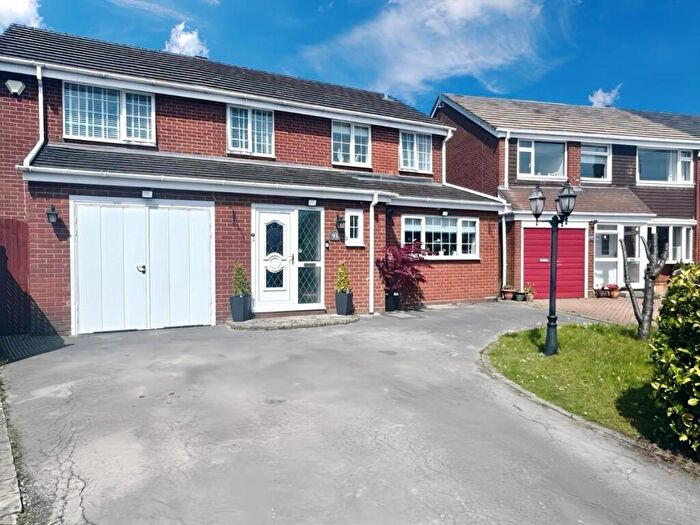 4 Bedroom Detached House For Sale In Coppice Walk, Cheswick Green, Solihull, B90