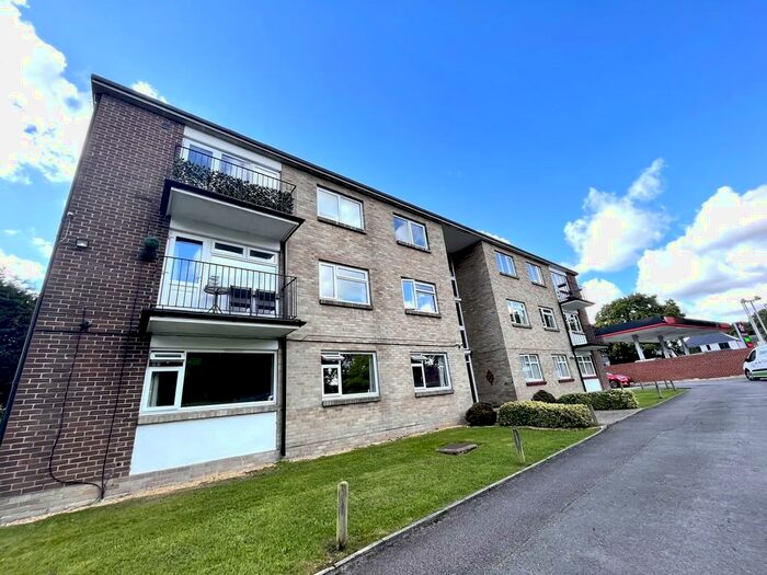 2 Bedroom Ground Flat To Rent In Oak Court, Oak Road, PO15