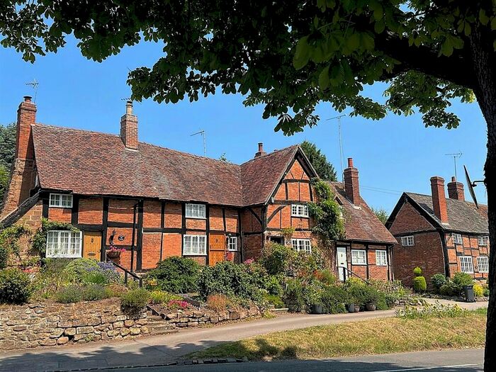 2 Bedroom Cottage For Sale In The Bank, Stoneleigh, CV8