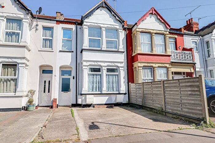 1 Bedroom Flat For Sale In Victoria Road, Southend-On-Sea, SS1