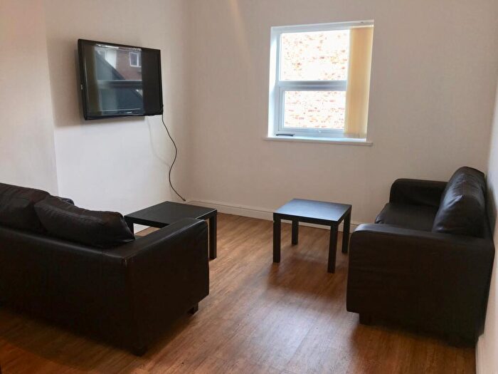 5 Bedroom Maisonette To Rent In Heaton Road, Heaton, Newcastle Upon Tyne, NE6