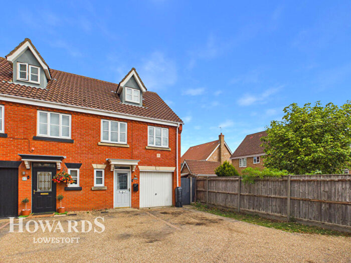3 Bedroom Semi-Detached House For Sale In Monarch Way, Lowestoft, NR33
