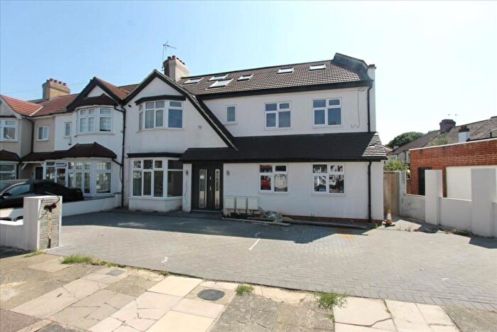 2 Bedroom Flat To Rent In Bromley Road, London, N18