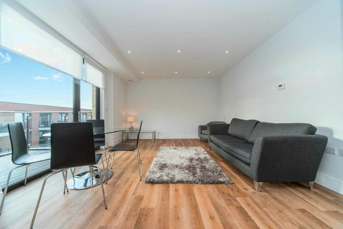 1 Bedroom Flat To Rent In Knaresborough Drive, Earlsfield, SW18