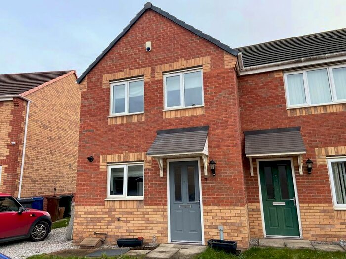 3 Bedroom Semi-Detached House To Rent In Damstead, Goldthorpe, Rotherham, S63