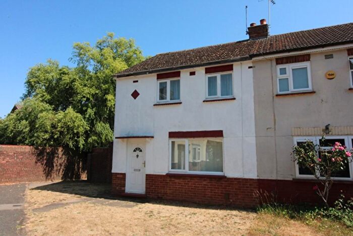 2 Bedroom Semi Detached House For Sale In St Pauls Road, Bletchley, Milton Keynes, Buckinghamshire, MK3