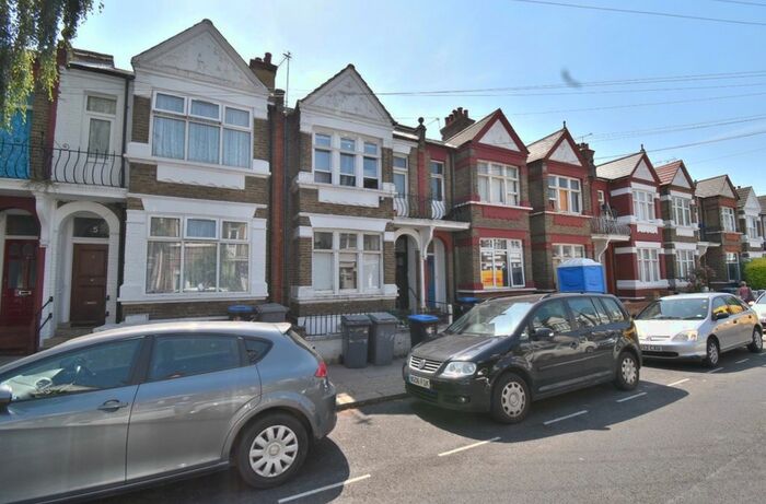 Studio To Rent In Clifford Gardens, Kensal Rise, NW10
