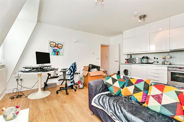 1 Bedroom Flat To Rent In Darwell House, Basingstoke, RG21