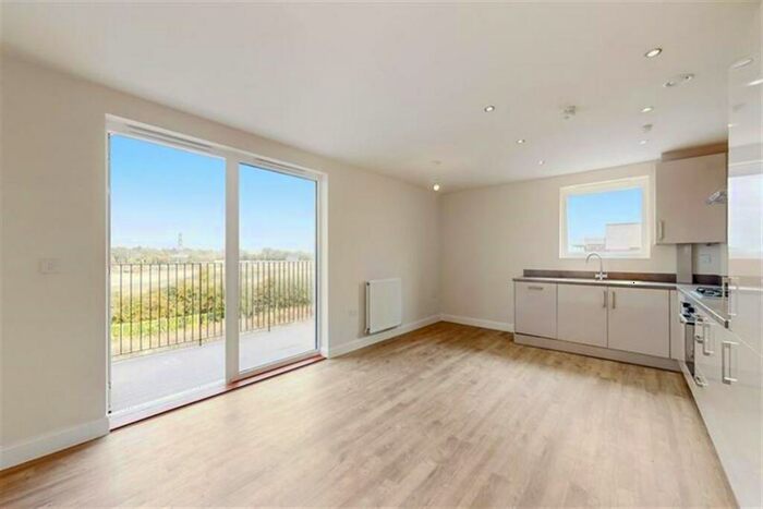 2 Bedroom Flat To Rent In Bedroom Property In Genome Close, Franklin Gardens, CB3