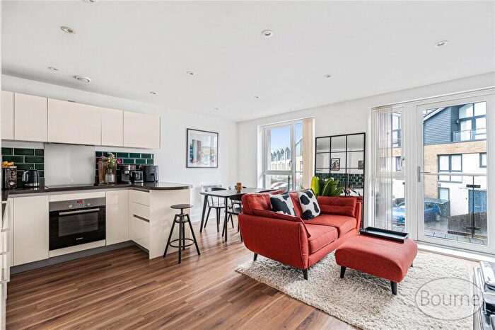 1 Bedroom Apartment For Sale In Sycamore Avenue, Woking, Surrey, GU22