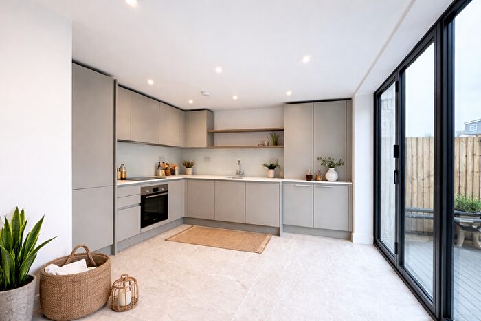 4 Bedroom Semi-Detached House To Rent In Shelldale Road, Portslade, Brighton, BN41