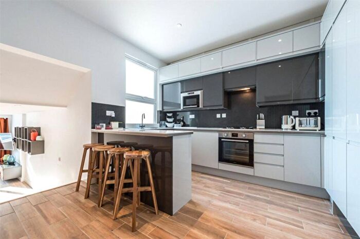 1 Bedroom Flat To Rent In Lavender Hill, Battersea, London, SW11