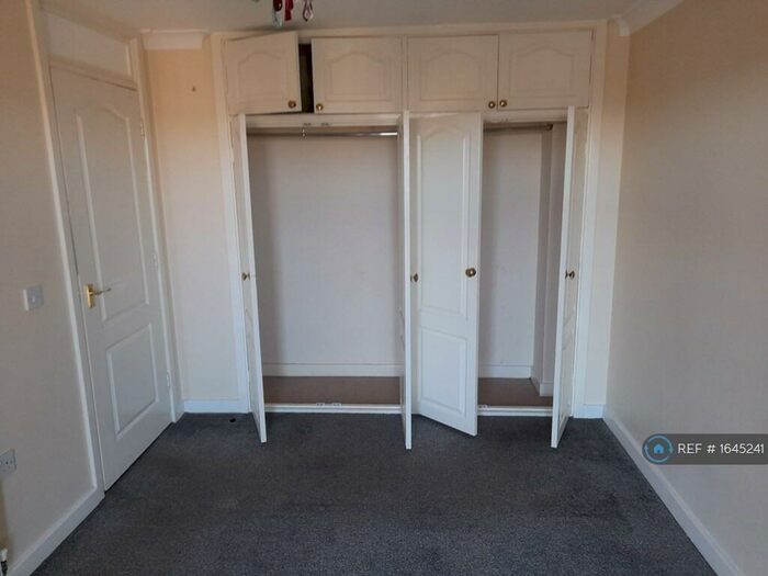 4 Bedroom Semi-Detached House To Rent In Talbot Rd, Wellingborough, NN8