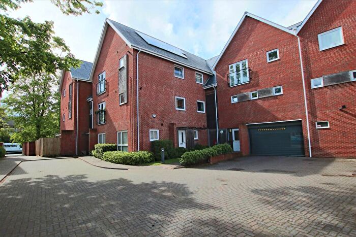 1 Bedroom Ground Maisonette For Sale In Archers Road, Banister Park, Southampton, SO15