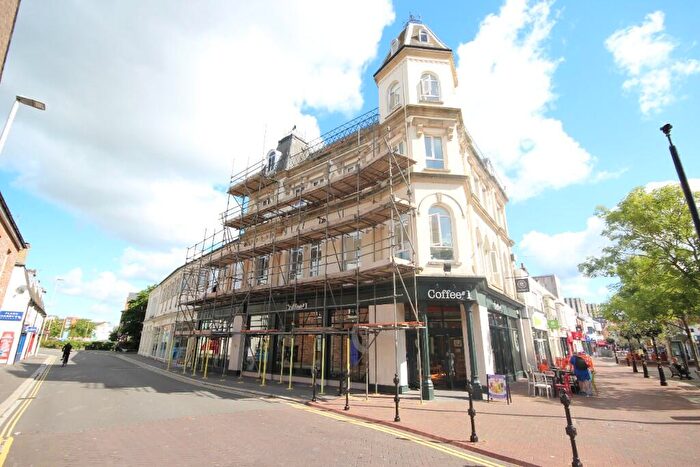 2 Bedroom Flat To Rent In High Street, Poole, Dorset, BH15