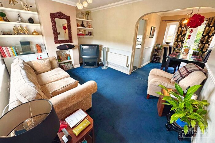 2 Bedroom Semi-detached House For Sale In Ferndene Way, Southampton, SO18