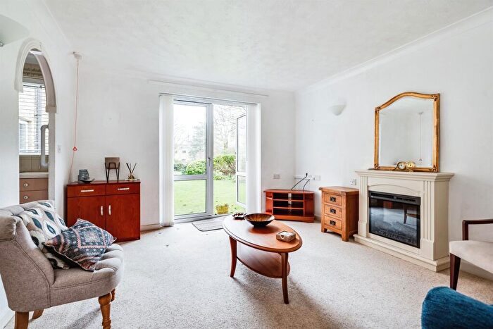 1 Bedroom Apartment For Sale In St. Marys Mead, Witney, OX28