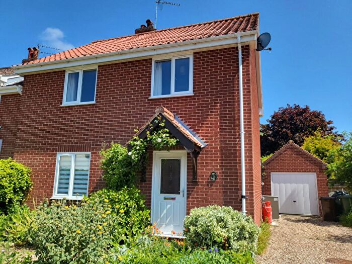 3 Bedroom Semi-Detached House For Sale In The Street, Bintree, NR20