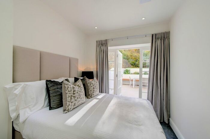 4 Bedroom Flat To Rent In Lexham Gardens, Kensington High Street, W8