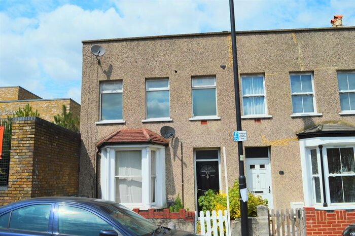 4 Bedroom End Of Terrace House To Rent In Crown Dale, London, SE19
