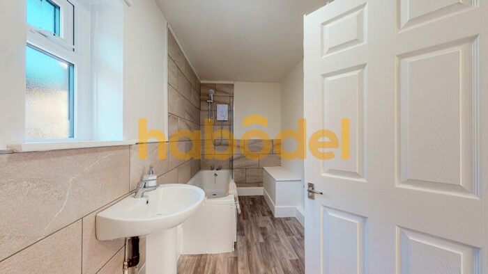 1 Bedroom Flat To Rent In Braithwaite, Keighley, BD22