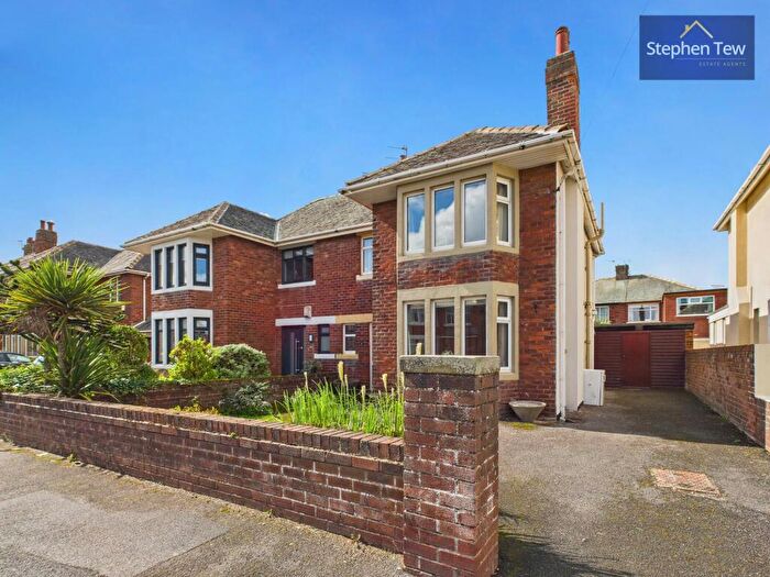 3 Bedroom Semi-Detached House For Sale In Walpole Avenue, Blackpool, FY4