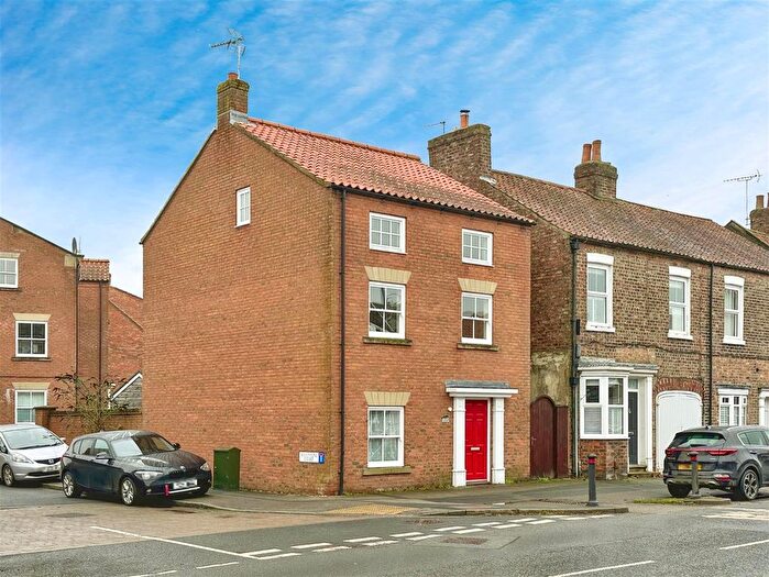 4 Bedroom Town House To Rent In Long Street, Easingwold, York, YO61