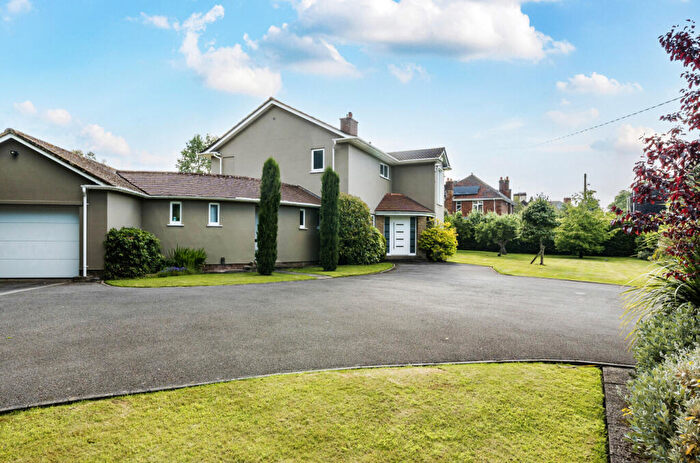 4 Bedroom Detached House For Sale In Boreham Road, Warminster, BA12