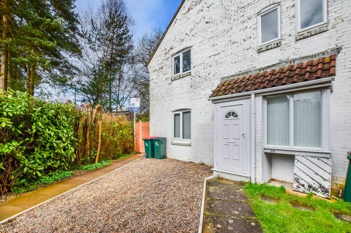 1 Bedroom End Of Terrace House To Rent In Oakapple Close, Crawley, RH11