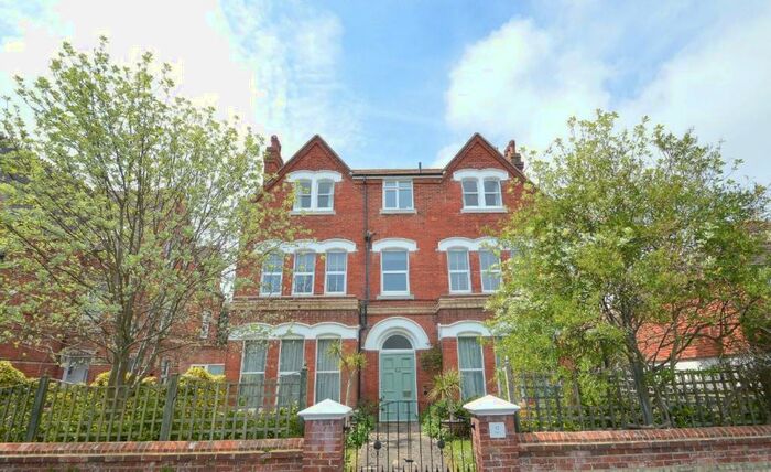 2 Bedroom Flat To Rent In Grassington Road, Eastbourne, BN20