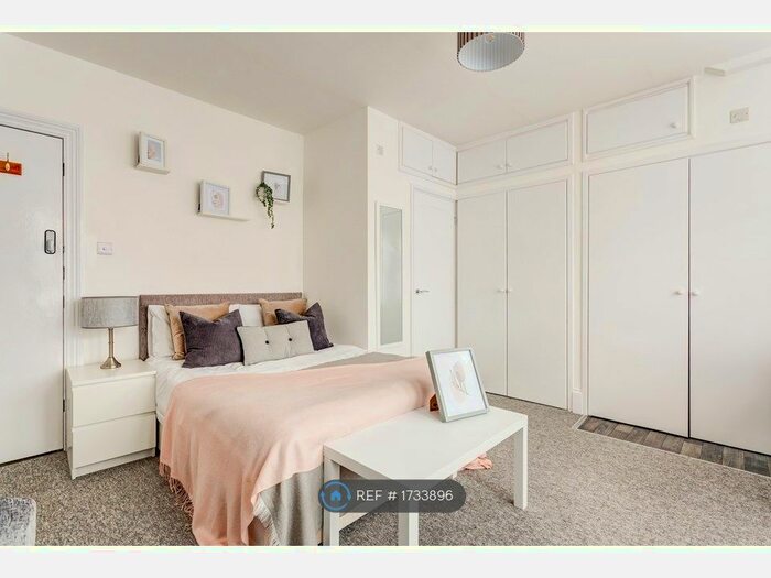 Studio To Rent In Elms Avenue, Eastbourne, BN21