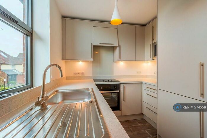 1 Bedroom Flat To Rent In West House, Haslemere, GU27