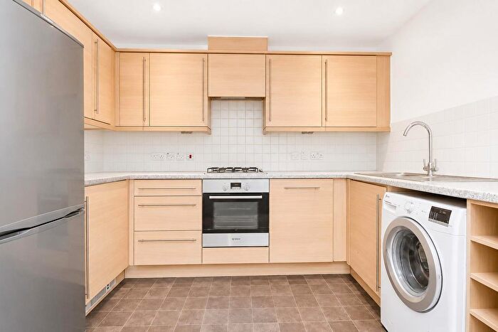 2 Bedroom Flat For Sale In Hepburn Court, Station Road, WD6