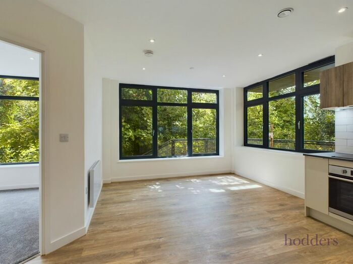 1 Bedroom Flat To Rent In London Road, Staines-Upon-Thames, Surrey, TW18