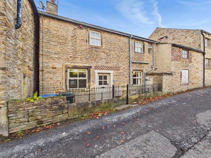 2 Bedroom Cottage To Rent In Meadow Lane, Cononley, BD20