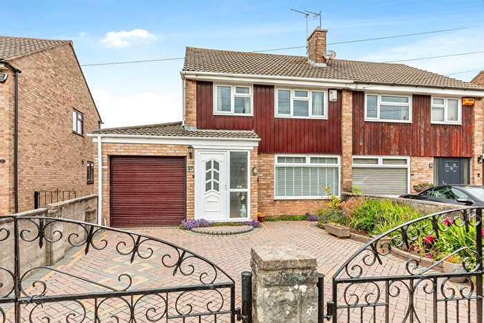 3 Bedroom Semi-Detached House For Sale In Greenlands Way, Bristol, BS10