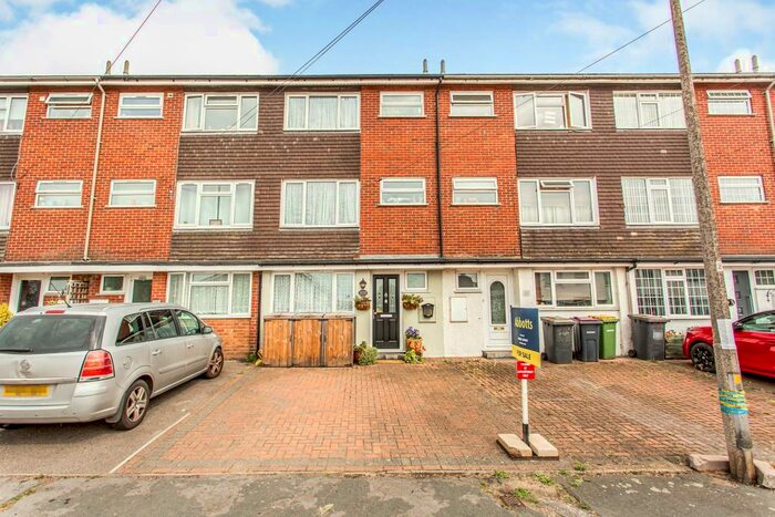 3 Bedroom House To Rent In Bobbing Close, Rochford, SS4