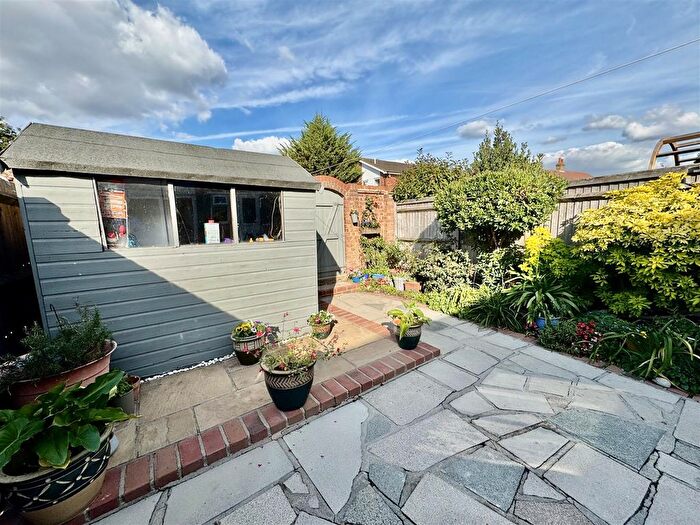 3 Bedroom Terraced House For Sale In Mark Close, Bexleyheath, DA7
