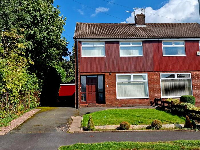 3 Bedroom Semi-Detached House To Rent In Prairie Cresent, BB10